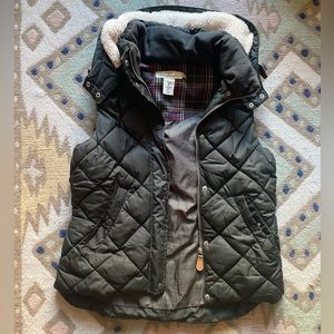 Women’s Size 8 Green Puffer Vest